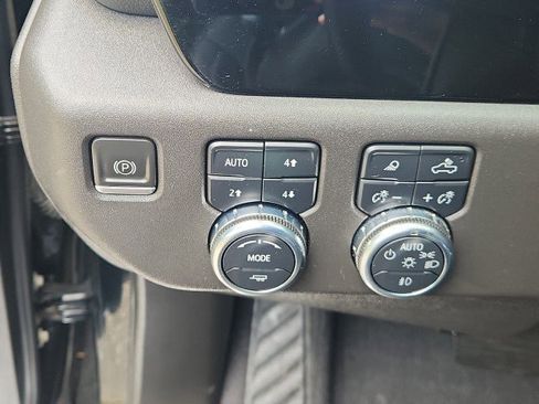 Used 2023 GMC Sierra 1500 SLT w/ SLT Premium Package AWD/4WD image 23