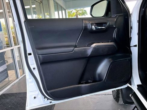 Certified 2023 Toyota Tacoma TRD Off-Road w/ Black Out Package (TMS) image 21