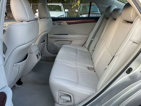 Used 2012 Toyota Avalon Limited image 22