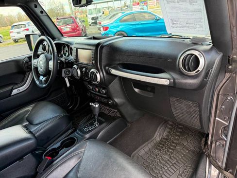 Used 2016 Jeep Wrangler Unlimited Sahara w/ Dual Top Group image 37