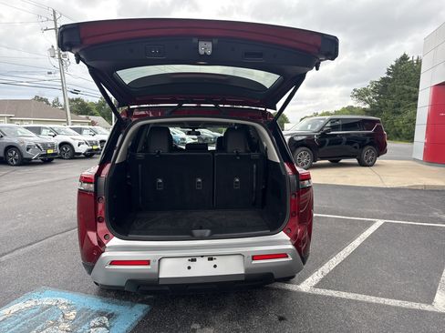 Used 2022 Nissan Pathfinder SL image 5