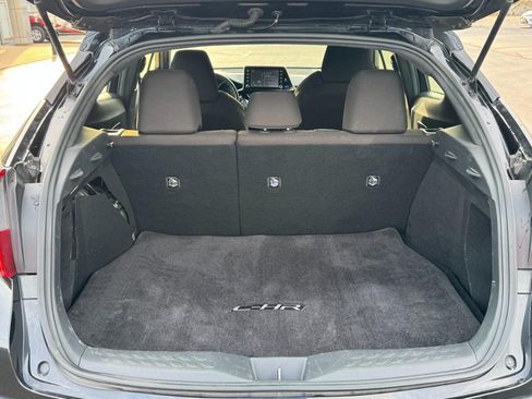 Used 2019 Toyota C-HR XLE FWD image 5