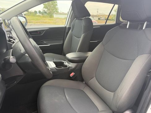 Used 2024 Toyota RAV4 LE AWD/4WD image 14