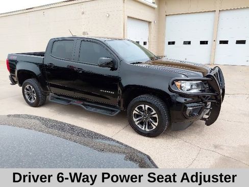 Used 2021 Chevrolet Colorado Z71 AWD/4WD image 3