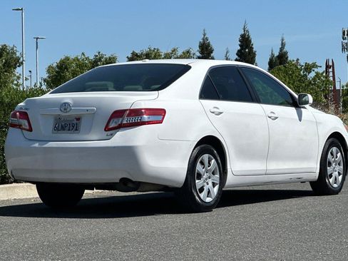 Used 2010 Toyota Camry LE FWD image 4