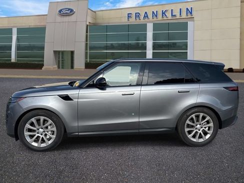 Used 2025 Land Rover Range Rover Sport SE AWD/4WD image 4