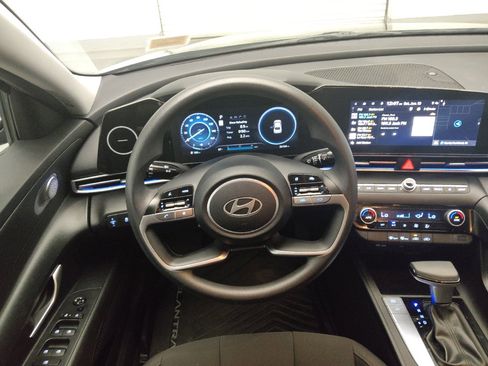 Used 2024 Hyundai Elantra SEL FWD image 22