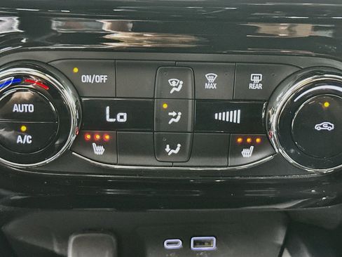 Used 2024 Chevrolet Trax RS FWD image 25