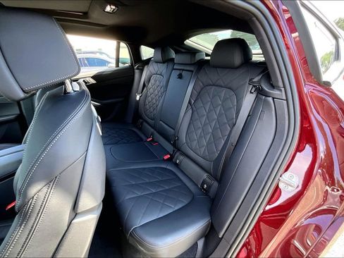 Used 2025 BMW X6 xDrive40i AWD/4WD image 19