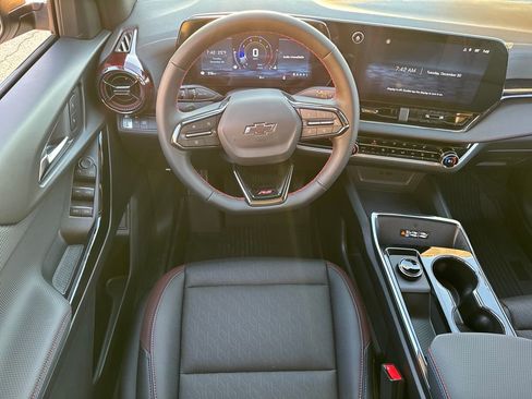 New 2026 Chevrolet Equinox RS w/ LPO, Floor Liner Package image 13