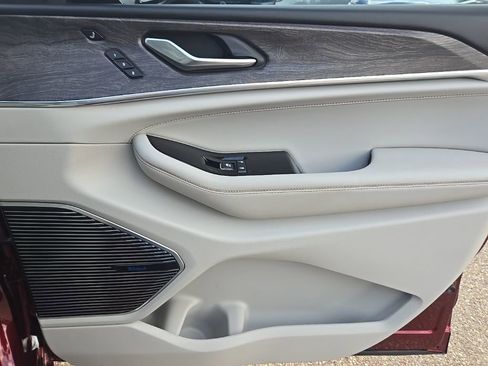 Used 2021 Jeep Grand Cherokee L Overland w/ Advanced Protech Group III image 30