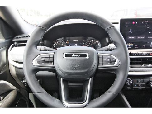 Used 2024 Jeep Compass Latitude AWD/4WD image 14