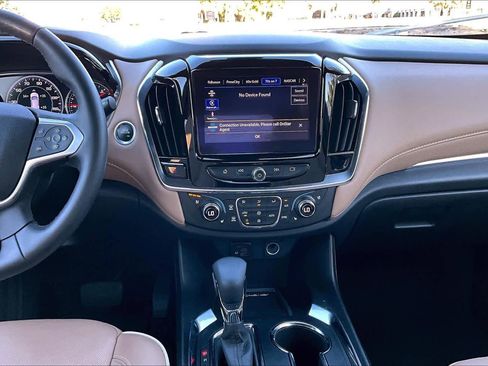 Used 2023 Chevrolet Traverse Premier image 8
