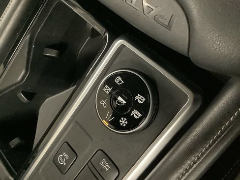 Used 2022 Nissan Pathfinder SL AWD/4WD image 12