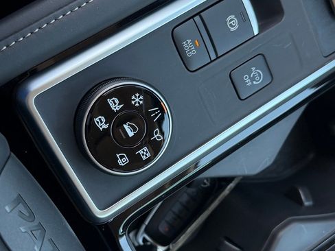 New 2026 Nissan Pathfinder SV image 15