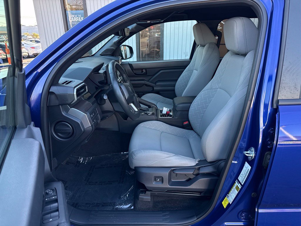 Used 2024 Toyota Tacoma SR5 AWD/4WD image 9
