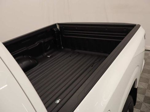 Used 2024 Nissan Frontier SV image 8