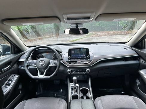 Used 2024 Nissan Altima 2.5 SV FWD image 28