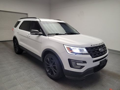 Used 2017 Ford Explorer XLT w/ Equipment Group 202A FWD image 13