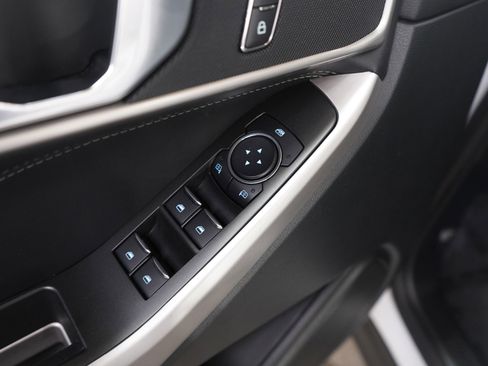 Used 2024 Ford Explorer XLT image 23