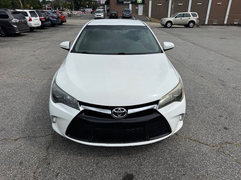 Used 2017 Toyota Camry SE FWD image 2