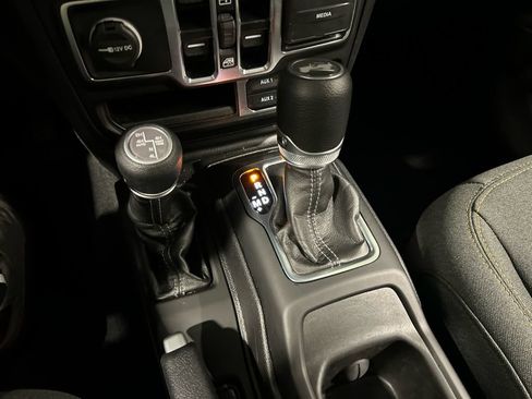Used 2025 Jeep Wrangler Unlimited Sahara AWD/4WD image 26