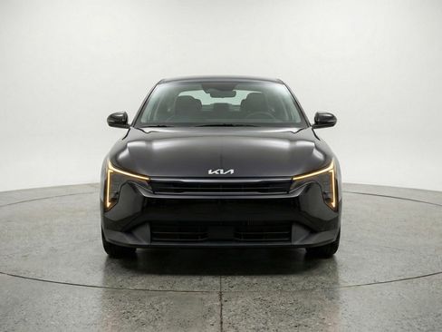 Used 2025 Kia K4 FWD image 2
