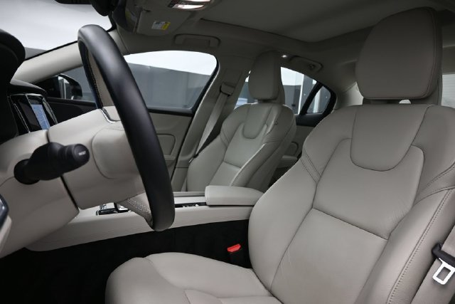 Used 2023 Volvo S60 B5 Core w/ Climate Package FWD image 10