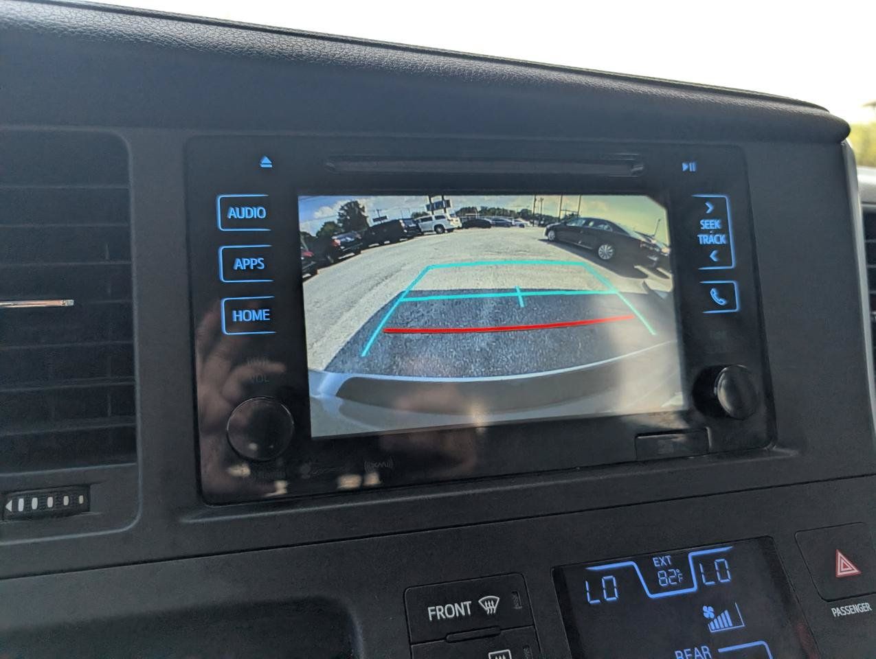 Used 2017 Toyota Sienna XLE w/ XLE Navigation Package FWD image 17