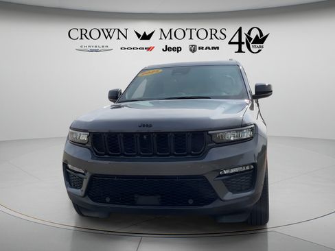 Used 2025 Jeep Grand Cherokee Limited w/ Luxury Tech Group II AWD/4WD image 2