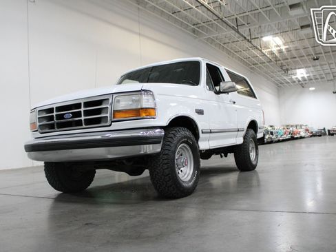 Used 1992 Ford Bronco XLT image 19