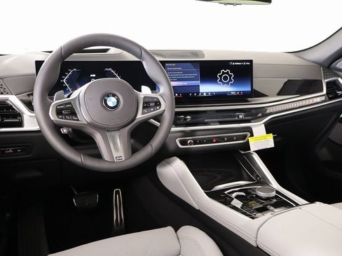 New 2026 BMW X6 xDrive40i w/ Climate Comfort Package image 2