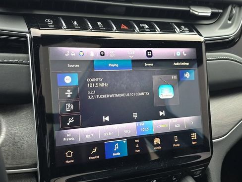 Used 2022 Jeep Grand Cherokee L Limited w/ Luxury Tech Group II image 18