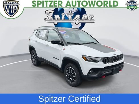 Used 2025 Jeep Compass Trailhawk AWD/4WD image 2