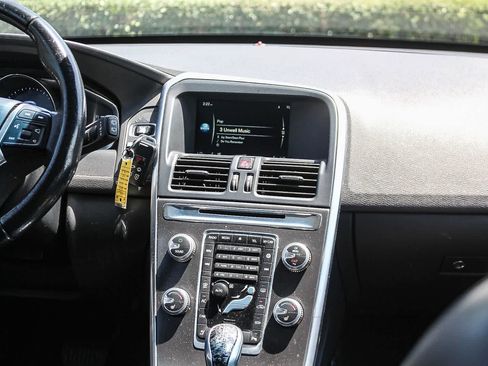 Used 2016 Volvo XC60 T5 Premier w/ Proximity Package FWD image 17