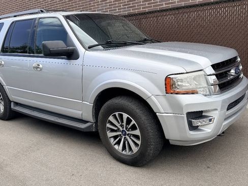 Used 2015 Ford Expedition XLT w/ Equipment Group 202A AWD/4WD image 3