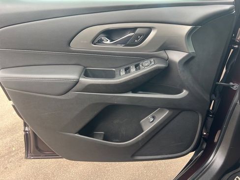 Used 2023 Chevrolet Traverse LT image 19