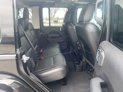 Used 2023 Jeep Wrangler Unlimited Sahara image 11