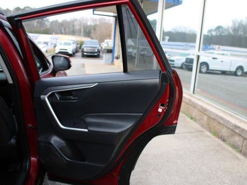 Used 2019 Toyota RAV4 LE FWD image 21