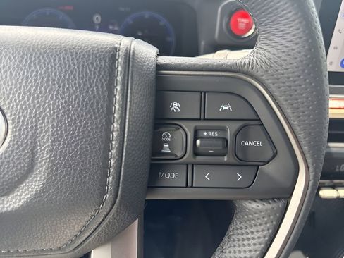 Used 2025 Toyota Tacoma TRD Sport AWD/4WD image 15
