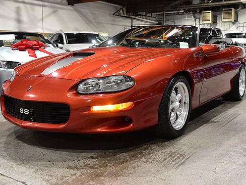 Used 2002 Chevrolet Camaro Z28 w/ SS Performance/Appearance Pkg RWD image 6