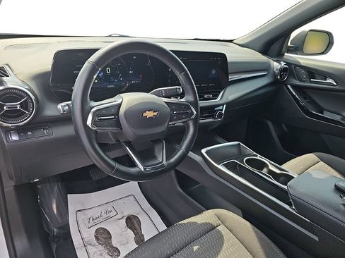 Used 2025 Chevrolet Equinox LT FWD image 16