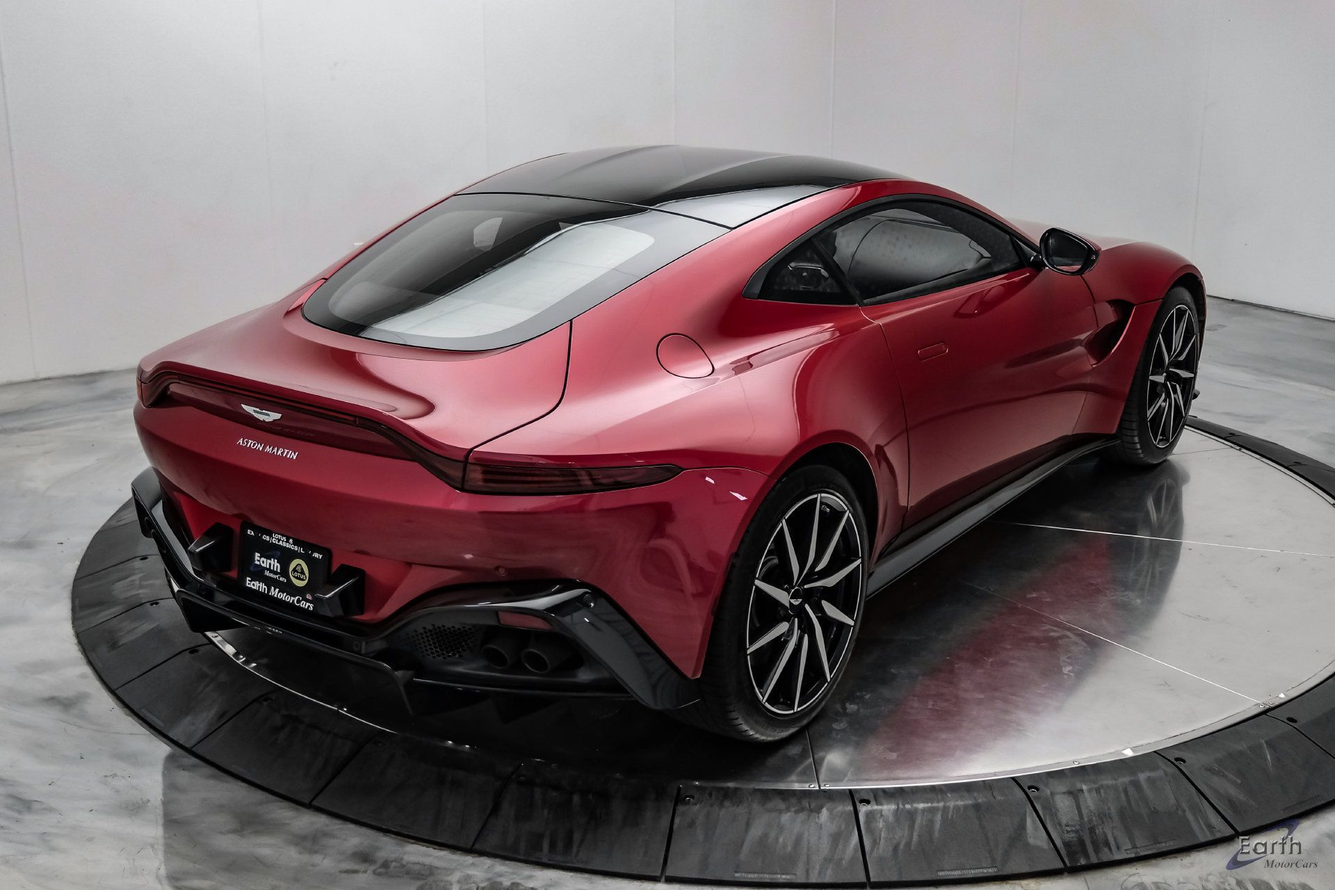 Used 2019 Aston Martin V8 Vantage Coupe RWD image 21