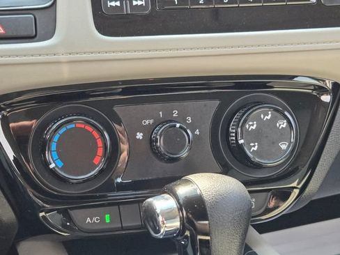 Used 2022 Honda HR-V LX image 27