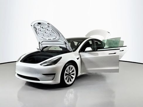 Used 2023 Tesla Model 3 Standard Range RWD image 29