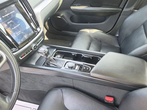 Used 2020 Volvo S60 T5 Momentum FWD image 19