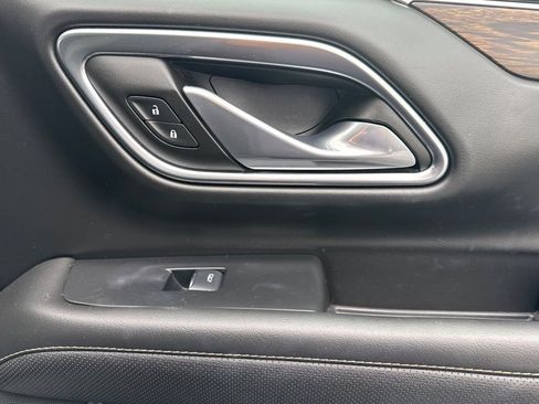 Used 2024 Chevrolet Suburban Premier image 21