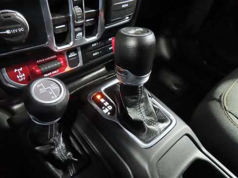 Used 2024 Jeep Wrangler Unlimited image 28