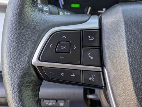 Used 2025 Toyota Sienna XLE image 22