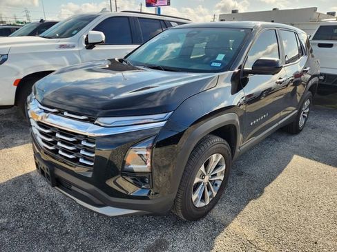 Used 2026 Chevrolet Equinox LT w/ Safety and Technology Package FWD image 3